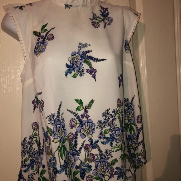 Fresh Blouse for Spring with some nice Sandals - Picture 1 of 3